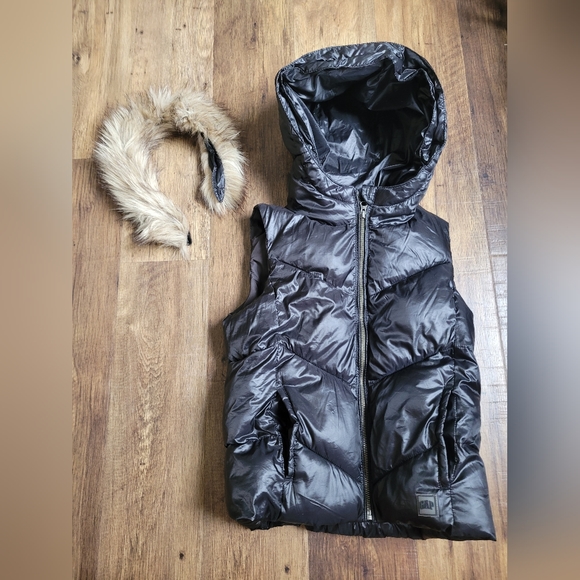 Gap Kids XL 14/16 Girls Black Chevron Fur Hooded Puffer Vest - Picture 3 of 11